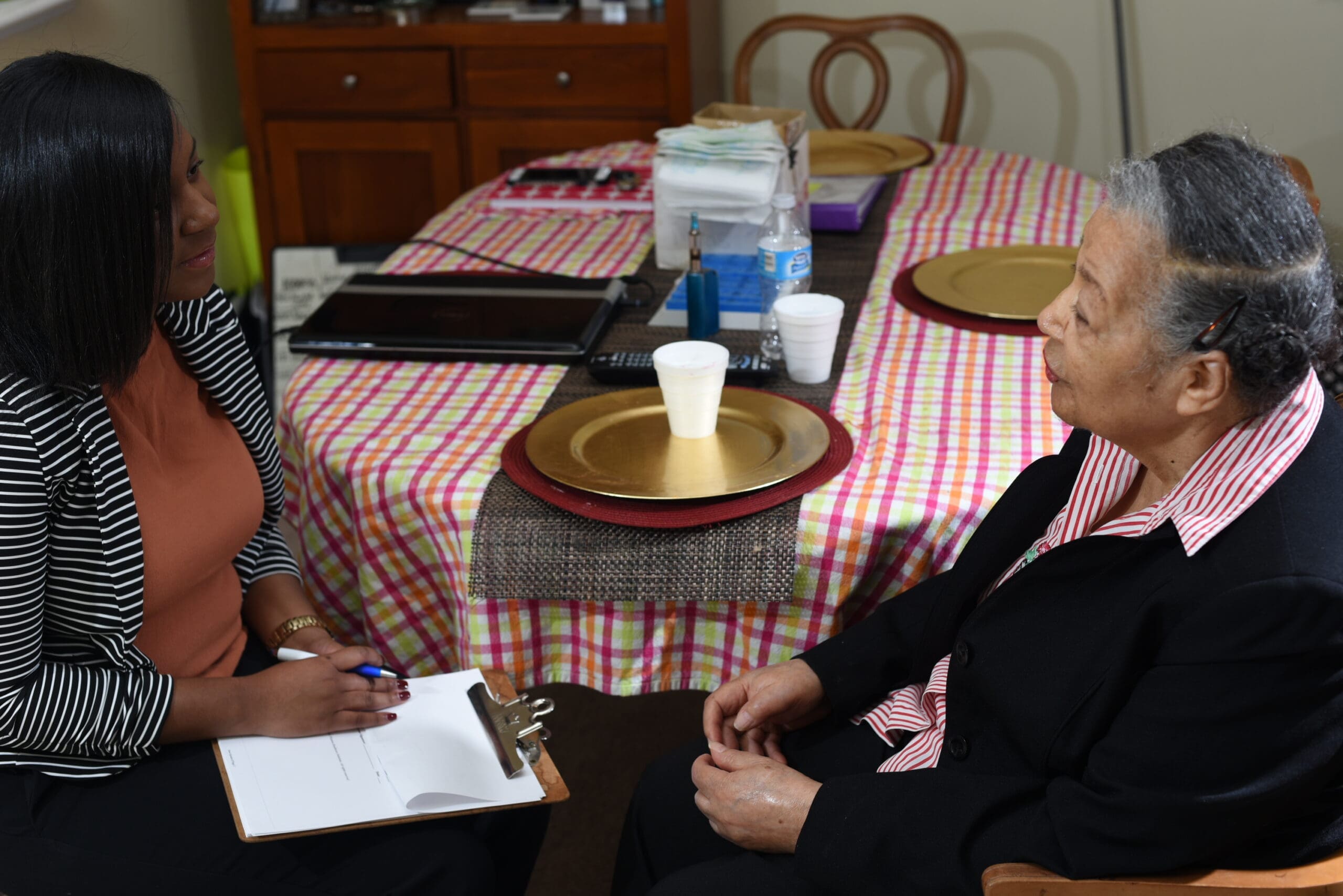 Photos_Caregivers-Activities_DSC_9460-1-scaled in-home senior care Services